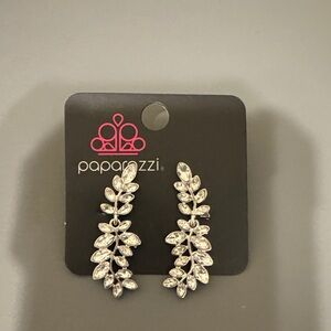 🛍️Silver Leafy Post Earrings